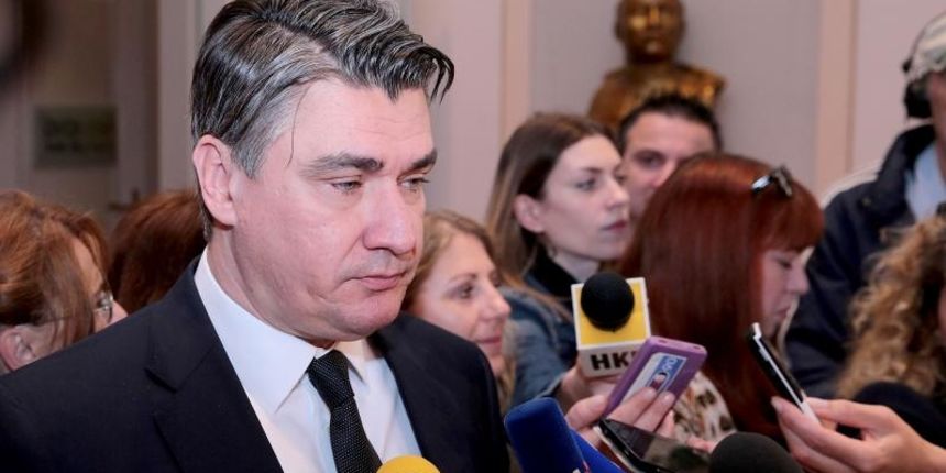 Obracajuci se medijima prije pocetka saborske sjednice, Zoran Milanovic objasnio je zahtjev Kluba zastupnika SDP-a za opoziv prvog potpredsjednika Vlade RH. Photo: Patrik Macek/PIXSELL Obracajuci se medijima prije pocetka saborske sjednice, Zoran Milanovic objasnio je zahtjev Kluba zastupnika SDP-a za opoziv prvog potpredsjednika Vlade RH. Photo: Patrik Macek/PIXSELL
