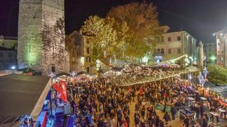Na Trgu Petra Zoranica uz koncert Ivana Zaka i vatromet otvoren je Advent u Zadru Na Trgu Petra Zoranica uz koncert Ivana Zaka i vatromet otvoren je Advent u Zadru