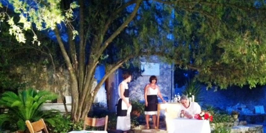 “Mala kavana na Griču”, Školjić “Mala kavana na Griču”, Školjić