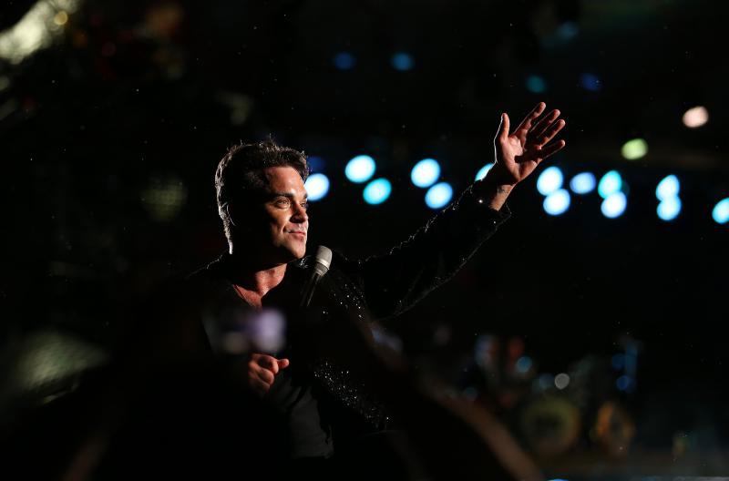 13.08.2013., Zagreb – Britanski pjevac Robbie Williams odrzao je koncert na maksimirskom stadionu u sklopu turneje Take the crown. Photo: Petar Glebov/Pixsell 13.08.2013., Zagreb – Britanski pjevac Robbie Williams odrzao je koncert na maksimirskom stadionu u sklopu turneje Take the crown. Photo: Petar Glebov/Pixsell