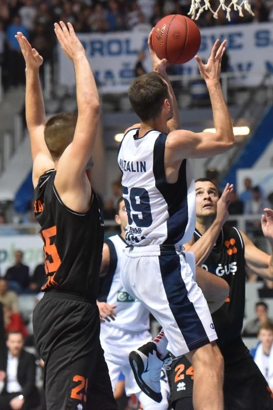 Dvorana Krešimir Ćosić, Zadar – 2. kolo A-1 muške lige, KK Zadar – GKK Šibenik 80-76. Photo: Dino Stanin/PIXSELL Dvorana Krešimir Ćosić, Zadar – 2. kolo A-1 muške lige, KK Zadar – GKK Šibenik 80-76. Photo: Dino Stanin/PIXSELL