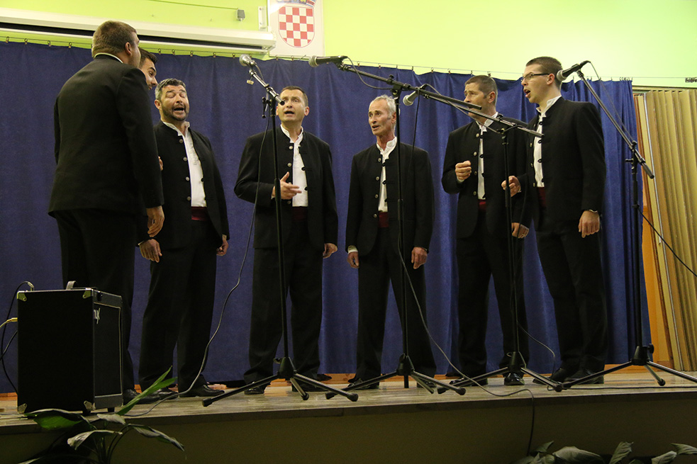 OŠ Stanovi- humanitarni klapski koncert