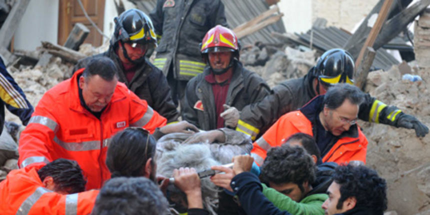 Potres u LAquili (Foto: lastampa.it) Potres u LAquili (Foto: lastampa.it)