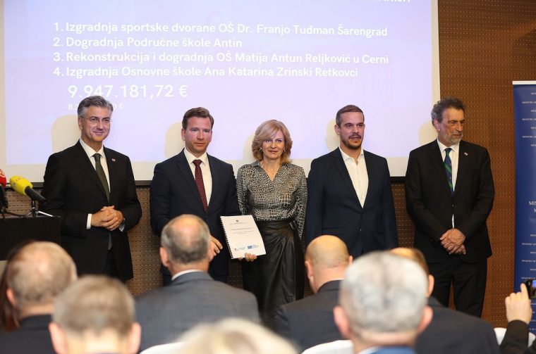 Župan Bilaver preuzeo ugovor Župan Bilaver preuzeo ugovor