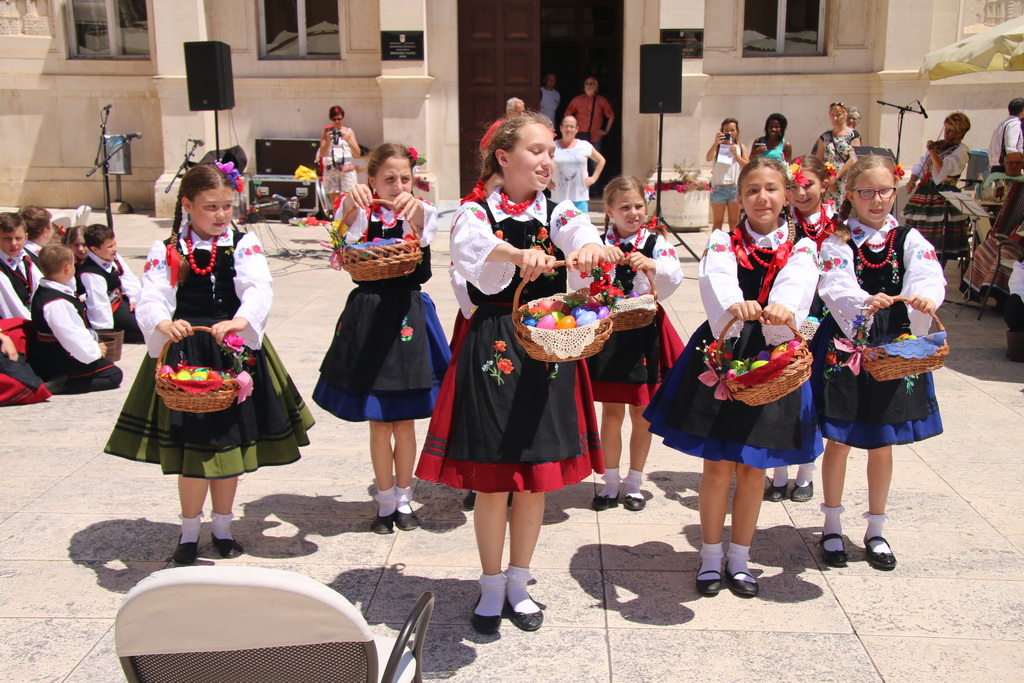 OŠ Zadarski otoci, učenici na Narodnom trgu