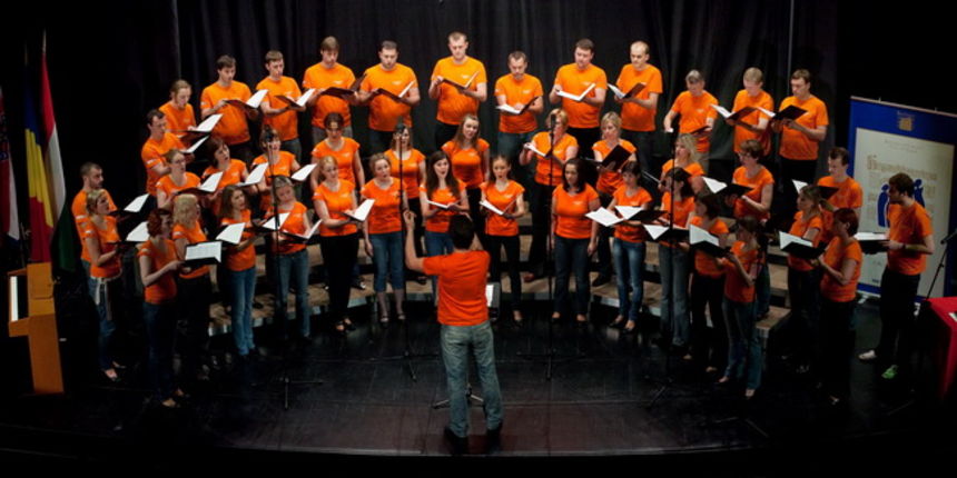 Zadar, 150510.
Veceras su u Hrvatskom narodnom kazalistu podijeljene nagrade i priznanja na 7. Medjunarodnom natjecanju pjevackih zborova.
Na fotografiji: zbor Swedbank Koris iz Latvije osvojio je Veliku nagradu grada Zadra.
Foto: Vladimir Ivanov / CROPIX Zadar, 150510.
Veceras su u Hrvatskom narodnom kazalistu podijeljene nagrade i priznanja na 7. Medjunarodnom natjecanju pjevackih zborova.
Na fotografiji: zbor Swedbank Koris iz Latvije osvojio je Veliku nagradu grada Zadra.
Foto: Vladimir Ivanov / CROPIX