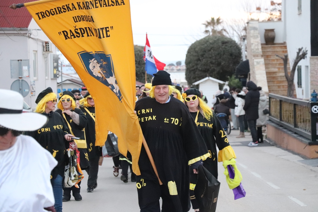 Virske maškare: Karnevalska povorka i Trio Gušt
