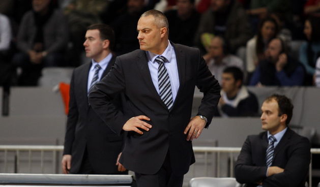 Zadar, 190110. Dvorana Kresimira Cosica. Kosarkaska utakmica KK Zadar – KK Siroki. Na fotografiji: trener Zadra Tihomir Bujan. Foto: Jure Miskovic / CROPIX