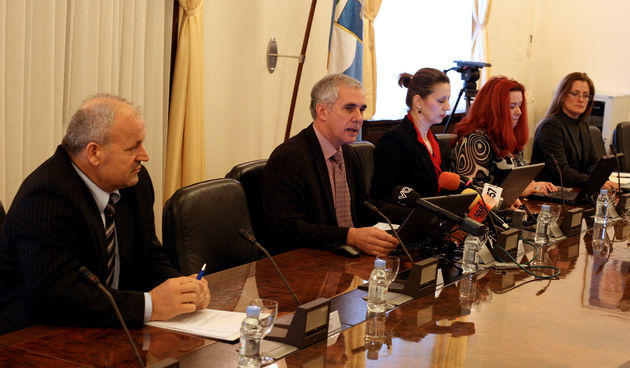 U zgradi Zupanije odrzan je kolegij zupana Stipe Zrilica sa vise tocaka dnevnog reda , a najvaznija donesena odluka o subvencioniranja kamata na kredite poduzetnicima. Prvi put kolegiju je nazocio dozupan Stanko Zrilic. Foto : Vladimir Ivanov / CROPIX