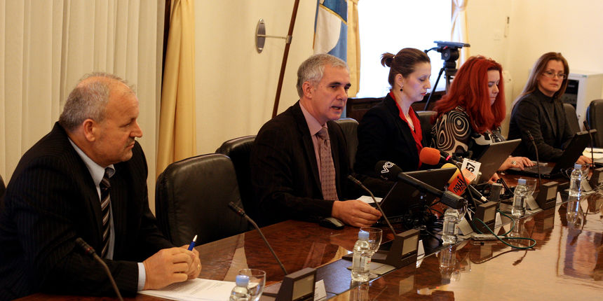 U zgradi Zupanije odrzan je kolegij zupana Stipe Zrilica sa vise tocaka dnevnog reda , a najvaznija donesena odluka o subvencioniranja kamata na kredite poduzetnicima. Prvi put kolegiju je nazocio dozupan Stanko Zrilic. Foto : Vladimir Ivanov / CROPIX