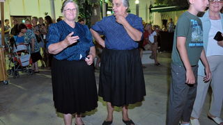 Pag, 280712. 
Pazani i njihovi gosti ove su godine odrzali dvije karnevalske veceri i na kraju spalili mesopusta Marka i bacili ga s mosta u more. Neizostavni dio paskog karnevala je pasko kolo. Izmedju dva svjetska rata (1924. godine) zadarski glazbenik