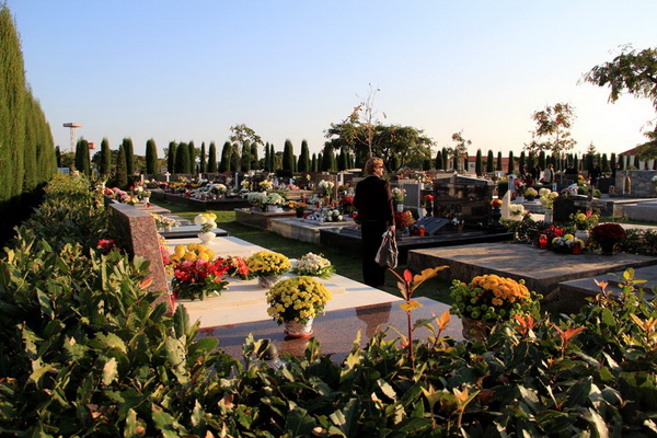 Blagdan Svih svetih na Gradskom groblju Zadar, Foto: Iva Perinčić Blagdan Svih svetih na Gradskom groblju Zadar, Foto: Iva Perinčić