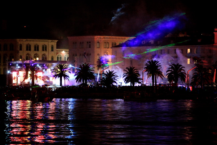 Split, 120811.
Na najvecoj DJ pozornici u Hrvatskoj Discotheque Riva Split nastupaju veceras DJ Aldo Moro, DJ Felix da Housecat, DJ Fedde le Grand, DJ James Zabiela, DJ Pero Full House i  Faithless Sound System.
Na slici: Faithless Sound System zagrijao j