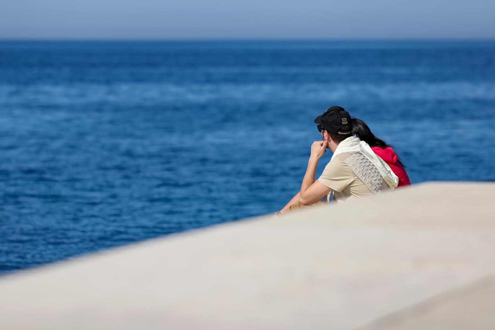Prvi kupači na zadarskoj plaži Kolovare