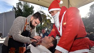 U sklopu Adventa u Zadru otvorena humanitarna brijačnica koja je nudila besplatno brijanje U sklopu Adventa u Zadru otvorena humanitarna brijačnica koja je nudila besplatno brijanje