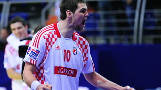 Vrsac, 160112.
Europsko prvenstvo u rukometu u Srbiji.
Prvo kolo, utakmica izmedju Hrvatske i Islanda.
Na slici: Jakov Gojun.
Foto: Drazen Aleksic / CROPIX Vrsac, 160112.
Europsko prvenstvo u rukometu u Srbiji.
Prvo kolo, utakmica izmedju Hrvatske i Islanda.
Na slici: Jakov Gojun.
Foto: Drazen Aleksic / CROPIX