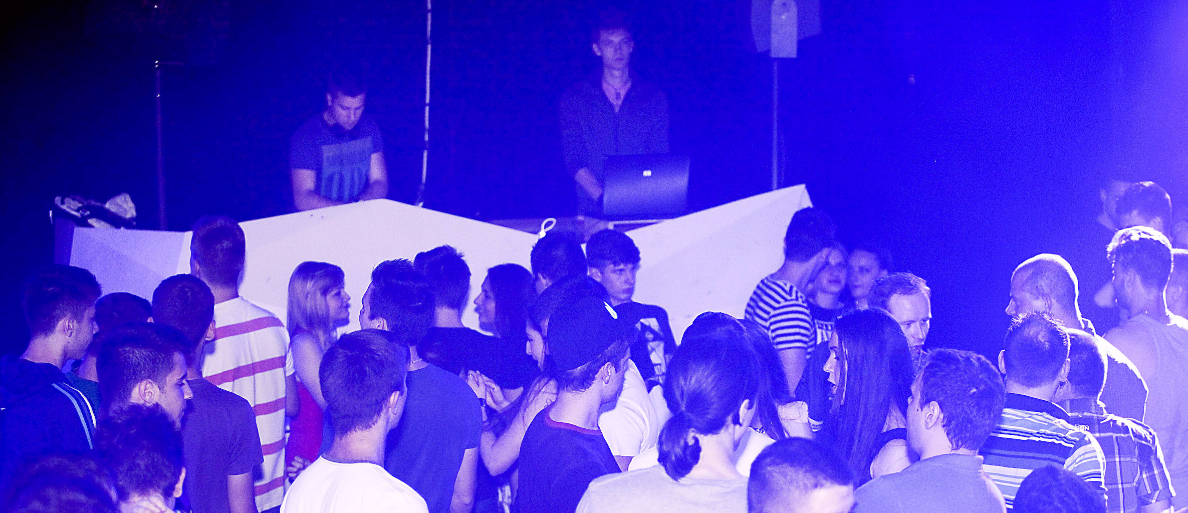 Subota u zagrebačkom Aquariusu protekla je u zagrijavanju za Moonsplash festival koji će se u zrćanskom Aquariusu održati od 11. do 13. kolovoza. Na Moonsplashu će nastupiti planetarne zvijezde elektroničke glazbe: Benny Benassi, Merk & Kremont, Dimitri V Subota u zagrebačkom Aquariusu protekla je u zagrijavanju za Moonsplash festival koji će se u zrćanskom Aquariusu održati od 11. do 13. kolovoza. Na Moonsplashu će nastupiti planetarne zvijezde elektroničke glazbe: Benny Benassi, Merk & Kremont, Dimitri V