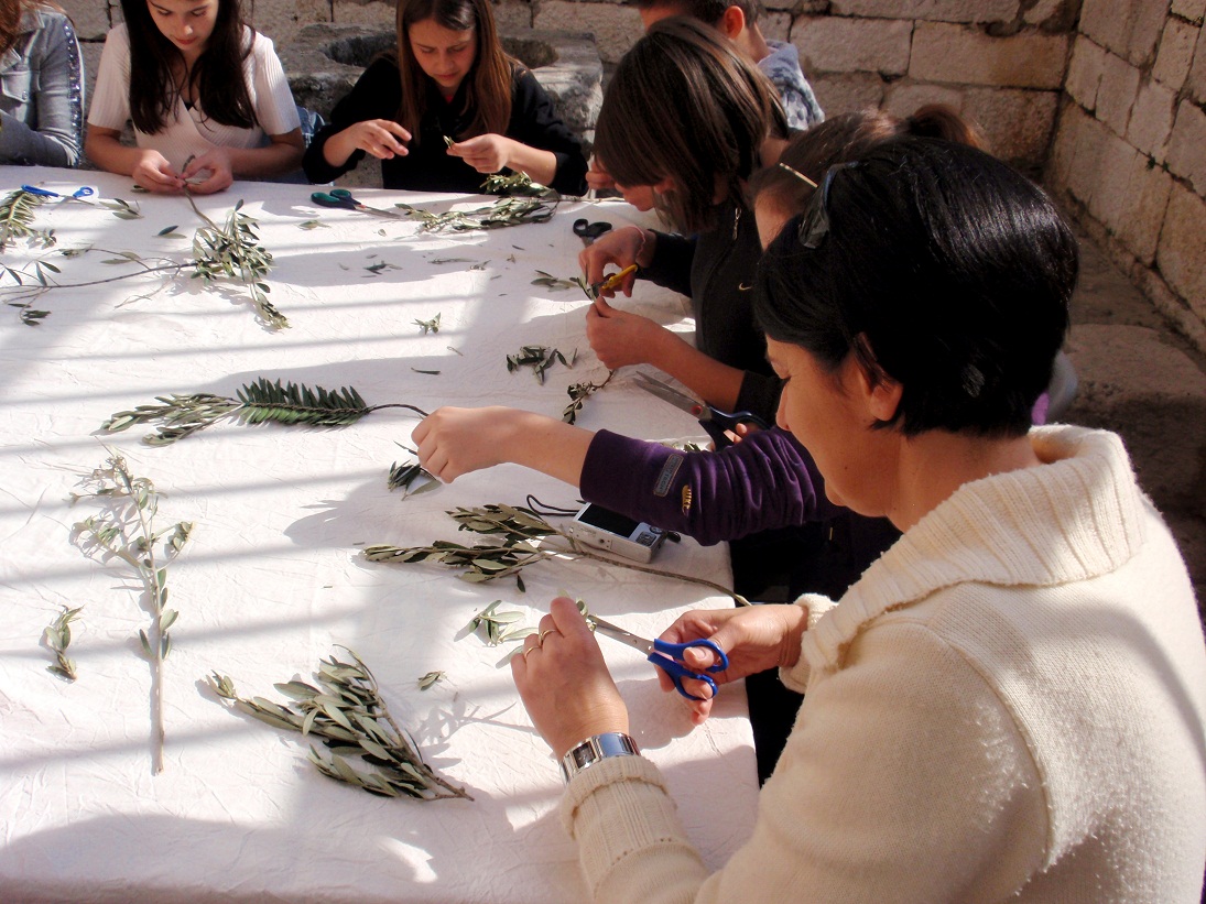 Radionica pletenja maslinovih grančica, foto: Karla Šorić Radionica pletenja maslinovih grančica, foto: Karla Šorić