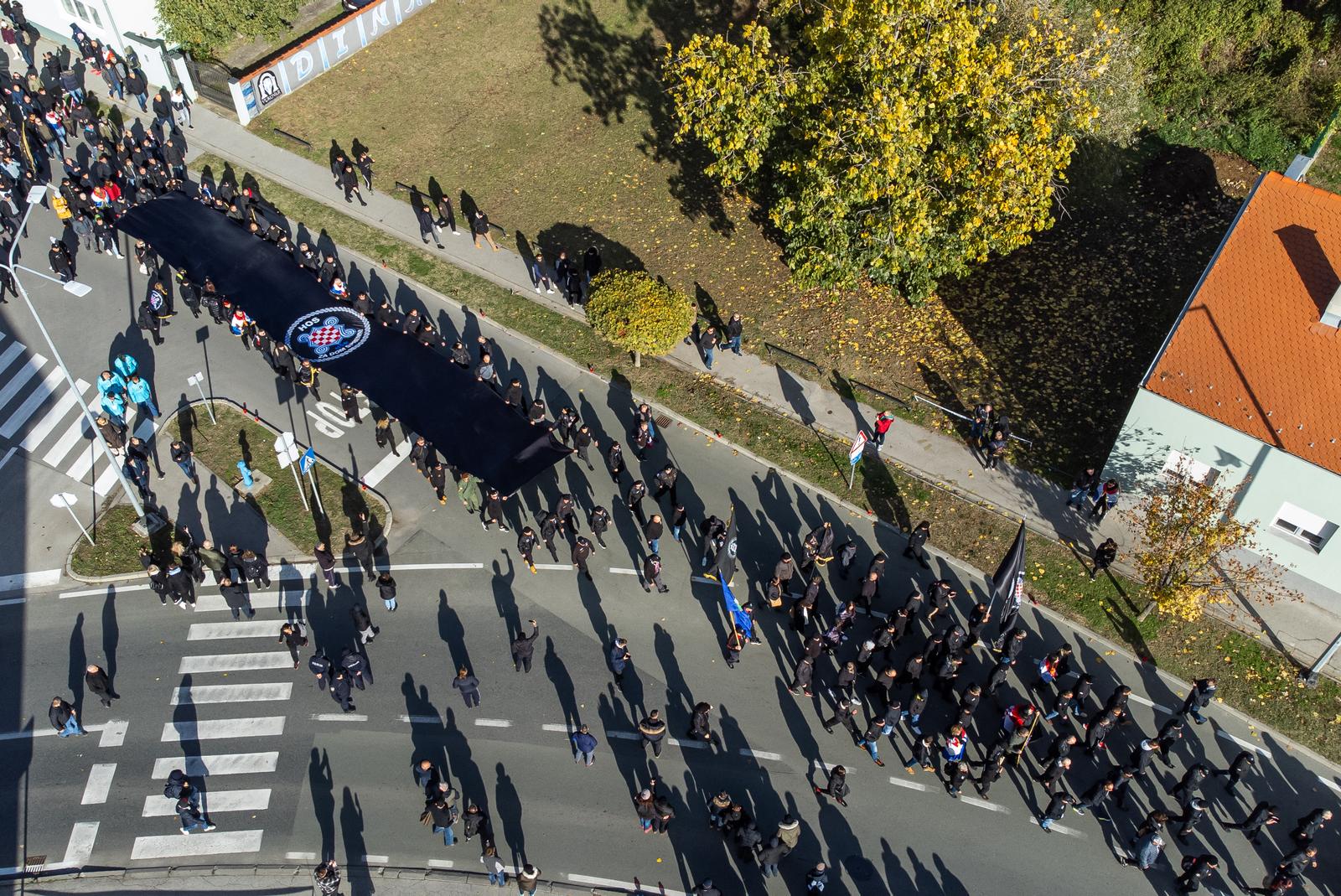 Vukovar: Kolona sjećanja iz zraka Vukovar: Kolona sjećanja iz zraka