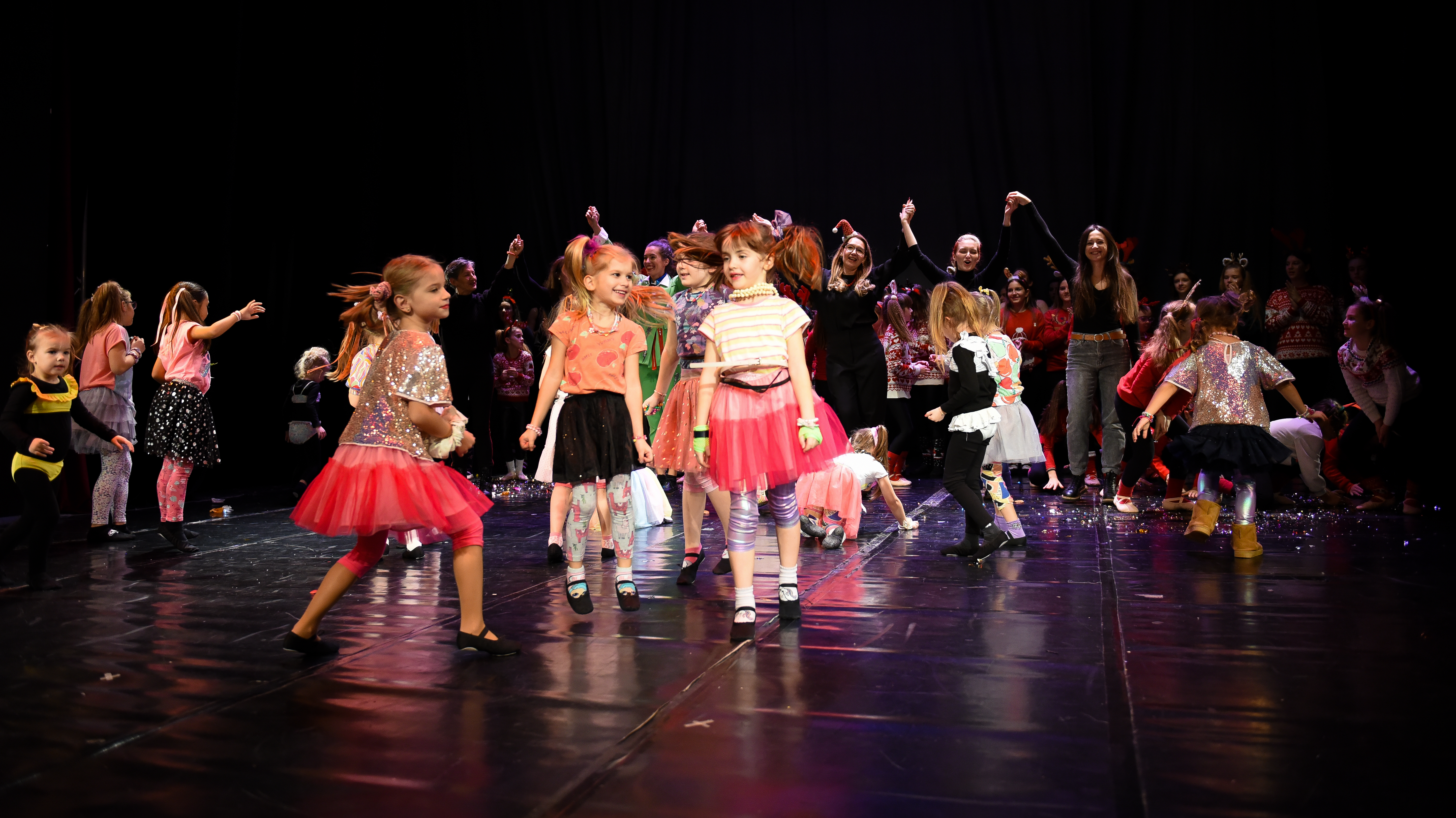 Plesna čestitka @ Hrvatsko narodno kazalište Zadar Plesna čestitka @ Hrvatsko narodno kazalište Zadar