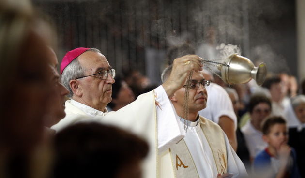 Skabrnja, 150810 Svetkovina Velike Gospe u Skabrnji kraj Zadra.  Sveta misa koju je sluzio zadarski nadbiskup Zelimir Puljic. Foto: Jure Miskovic / CROPIX
