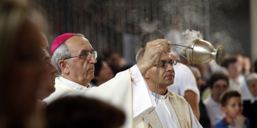 Skabrnja, 150810 Svetkovina Velike Gospe u Skabrnji kraj Zadra.  Sveta misa koju je sluzio zadarski nadbiskup Zelimir Puljic. Foto: Jure Miskovic / CROPIX