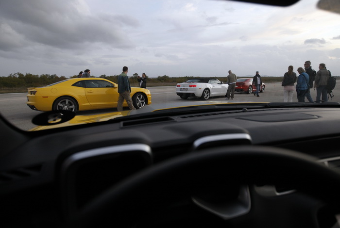 Zadar, 091111.
U Zadru je danas zapocelo predstavljanje novog Chevroletovog automobila Camaro. Novi model Chevroleta privukao je veliki broj novinara iz inozemstva koji ce ovih dana vrsiti testiranje Camara.
Foto: Jure Miskovic / CROPIX Zadar, 091111.
U Zadru je danas zapocelo predstavljanje novog Chevroletovog automobila Camaro. Novi model Chevroleta privukao je veliki broj novinara iz inozemstva koji ce ovih dana vrsiti testiranje Camara.
Foto: Jure Miskovic / CROPIX