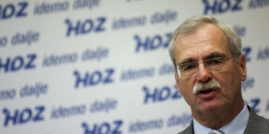 Zagreb, 290709. Sredisnjica HDZ-a, Trg zrtava fasizma. Premijerka Jadranka Kosor i sluzbeno je objavila kako ce Andrija Hebrang biti HDZ-ov kandidat za predsjednika na predstojecim izborima za predsjednika RH. Foto: Igor Sambolec / CROPIX Zagreb, 290709. Sredisnjica HDZ-a, Trg zrtava fasizma. Premijerka Jadranka Kosor i sluzbeno je objavila kako ce Andrija Hebrang biti HDZ-ov kandidat za predsjednika na predstojecim izborima za predsjednika RH. Foto: Igor Sambolec / CROPIX