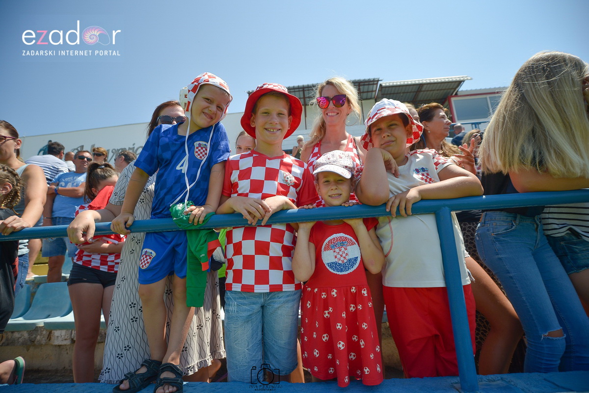 Zadarska vatrena četvorka na Stanovima se družila s mladim zadarskim nogometašima Zadarska vatrena četvorka na Stanovima se družila s mladim zadarskim nogometašima
