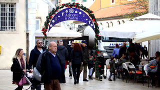 Adventske kućice su otvorile vrata, gastro ponuda je bolja i raznovrsnija nego ikad