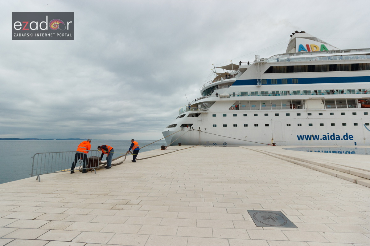Đir po gradu, utorak 20. ožujka 2018. Kruzer Aida Aura
