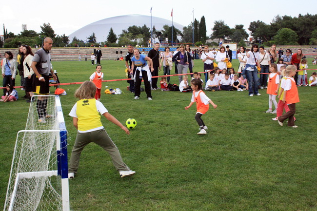 9. Olimpijski festival djecjih vrtica Zadarske zupanije: Nogometni turnir djevojcica i djecaka