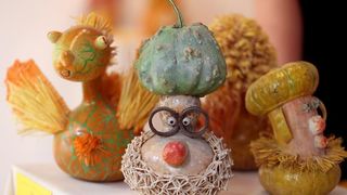 Otvorenje izlozbe Pumpkintown kojom je najavljena 11. Bucijade. Akademska slikarica Ivana Ozetski, prikupljajuci suhe buce najrazlicitijih oblika, stvorila je razne likove – puzeve, zmajeve, ribe, vrapce, labudove, ali i kuhare, fiskale, kraljeve, kraljic Otvorenje izlozbe Pumpkintown kojom je najavljena 11. Bucijade. Akademska slikarica Ivana Ozetski, prikupljajuci suhe buce najrazlicitijih oblika, stvorila je razne likove – puzeve, zmajeve, ribe, vrapce, labudove, ali i kuhare, fiskale, kraljeve, kraljic