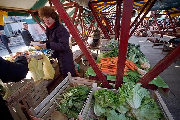 Đir po pijaci, 30. siječnja 2012. (foto:Saša Čuka)