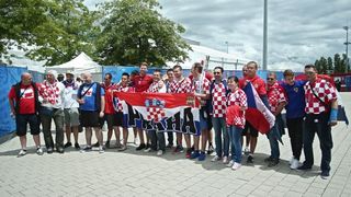 Hrvatski navijači okupirali Saint-Etienne pred utakmicu između Hrvatske i Češke. Photo: Sanjin Strukić/PIXSELL