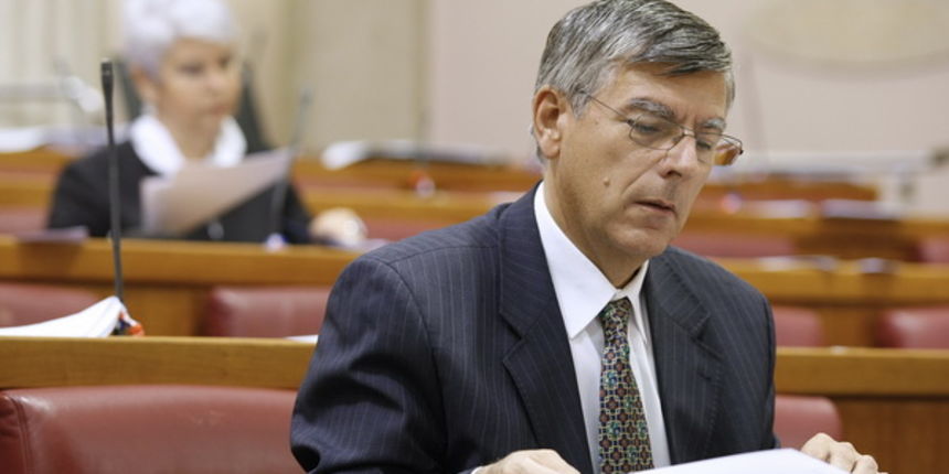 Zagreb, 161012.
Markov trg.
Nastavak redovite sjednice Sabora na kojoj je na dnevnom redu rasprava o izvjescu drzavnog odvjetnika Mladena Bajica.
Na slici: Zeljko Reiner.
Foto: Goran Mehkek / CROPIX