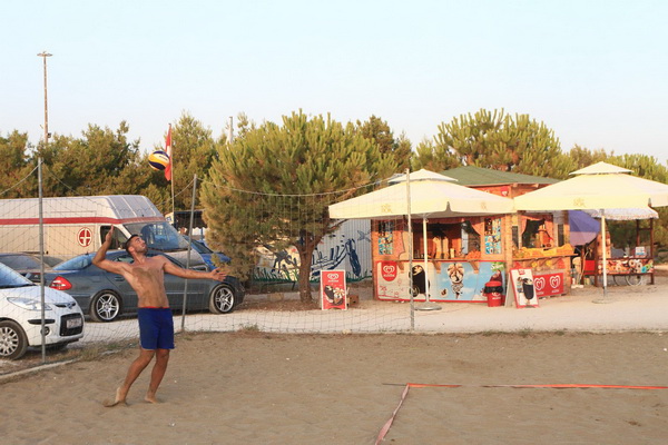 Na plaži Punta u Bibinjama održan 6. Memorijalni turnir u odbojci na pijesku za Tomislav Sikirića – Siku. Foto: Leo Banić Na plaži Punta u Bibinjama održan 6. Memorijalni turnir u odbojci na pijesku za Tomislav Sikirića – Siku. Foto: Leo Banić