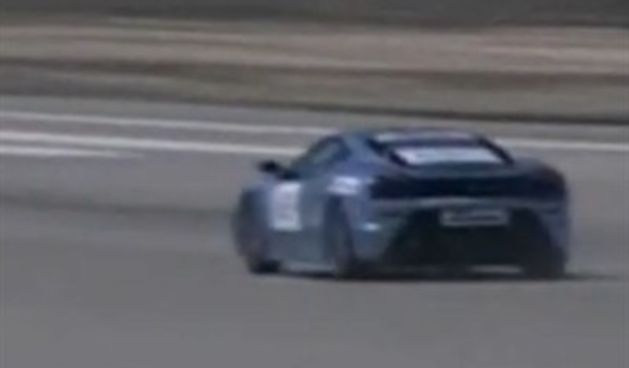 Turski pop pjevač Metin Senturk postavio je novi svjetski rekord u brzoj vožnji slijepih osoba bez pratnje (Foto: YouTube)