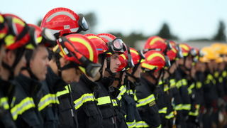 Zadar, 130513.
Predsjednik Vlade RH Zoran Milanovic prisustvovao je programu pokazne vatrogasne vjezbe Ljeto 2013 u Zracnoj luci Zadar. U pokaznoj vatrogasnoj vjezbi sudjelovale su protupozarne snage Drzavne uprave za zastitu i spasavanje, Namjenski orga Zadar, 130513.
Predsjednik Vlade RH Zoran Milanovic prisustvovao je programu pokazne vatrogasne vjezbe Ljeto 2013 u Zracnoj luci Zadar. U pokaznoj vatrogasnoj vjezbi sudjelovale su protupozarne snage Drzavne uprave za zastitu i spasavanje, Namjenski orga