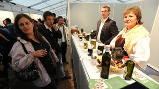 Biograd,130912.
Otvorenje 59. svjetskog prvenstva u oranju koje se odrzava u Jankolovici pokraj Biograda od 13.-15.09.2012.
Na fotografiji: detalj s otvorenja.
Foto: Luka Gerlanc / CROPIX Biograd,130912.
Otvorenje 59. svjetskog prvenstva u oranju koje se odrzava u Jankolovici pokraj Biograda od 13.-15.09.2012.
Na fotografiji: detalj s otvorenja.
Foto: Luka Gerlanc / CROPIX