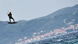 Na krilima juga: surferi i kiteri uživaju na Vitrenjaku