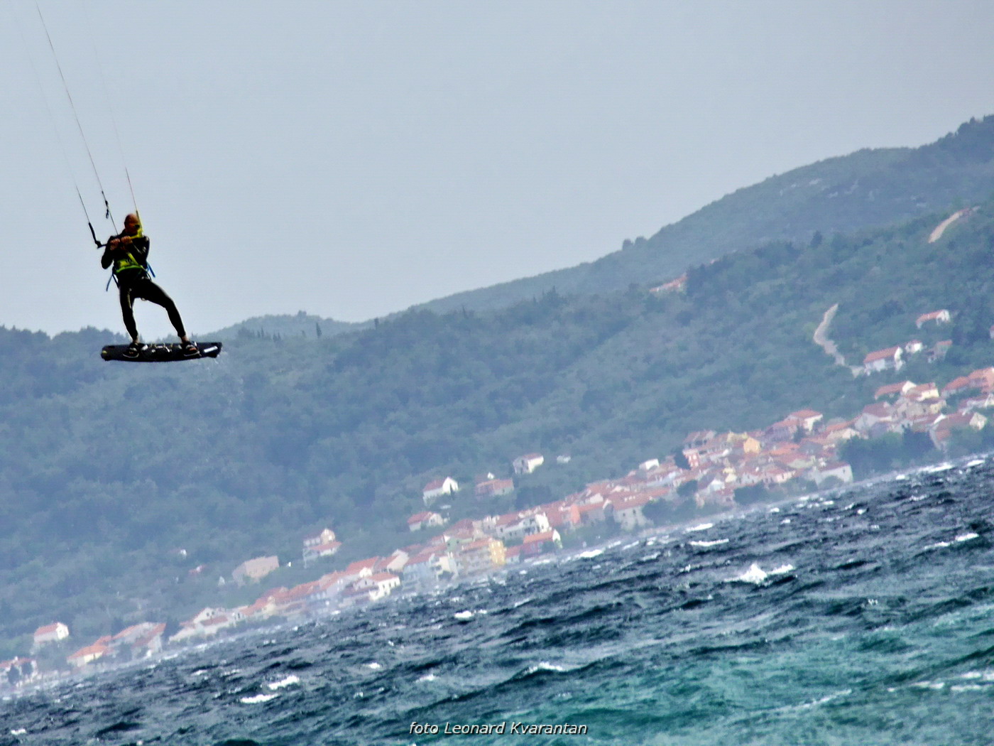 Na krilima juga: surferi i kiteri uživaju na Vitrenjaku