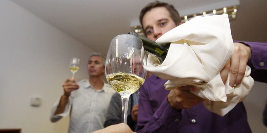 Zadar, 021111.
Zadruzni savez Dalmacije i Udruga vinogradara i vinara Dalmacije u razdoblju od 3. do 6. studenog 2011. organiziraju 21. medjunarodnu manifestaciju vinogradara i vinara Sabatina 2011., koja se odrzava u zadarskom hotelu Kolovare. Danas Zadar, 021111.
Zadruzni savez Dalmacije i Udruga vinogradara i vinara Dalmacije u razdoblju od 3. do 6. studenog 2011. organiziraju 21. medjunarodnu manifestaciju vinogradara i vinara Sabatina 2011., koja se odrzava u zadarskom hotelu Kolovare. Danas