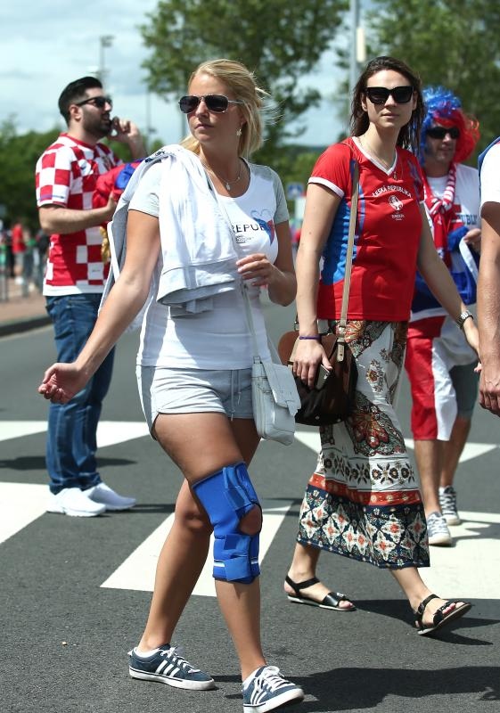 Hrvatski navijači okupirali Saint-Etienne pred utakmicu između Hrvatske i Češke. Photo: Sanjin Strukić/PIXSELL