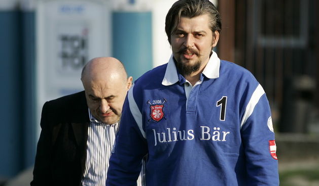 Zagreb, 280410. Bivsi clanovi Uprave Hrvatske postanske banke Josip Protega, Ivan Sladonja i Mario Kirinic pusteni su iz pritvora u zagrebackom Remetincu. Privedeni su u sklopu operativne akcije Bankomat 2009. godine, bilo je uhiceno pet osoba povezanih s