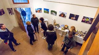 Galerija Kapetanova kula: Svečano otvorenje izložbe “Rastočeno vrime” Stipe Suraća. Foto: Mladen Radolović Mrlja Galerija Kapetanova kula: Svečano otvorenje izložbe “Rastočeno vrime” Stipe Suraća. Foto: Mladen Radolović Mrlja