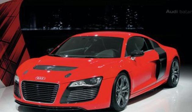 Audi R8 EV E-Tron Prototype / inautonews.com