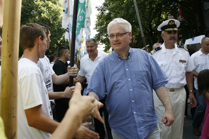 Metkovic, 140810
13. Maraton Ladja na Neretvi od Metkovica do Ploca.
Na slici postrojavanje ladjara prije starta maratona u Metkovicu, predsjednik josipovic u pratnji admirala Urlica i gradonacelnika Gabrica
Foto: Ivo Ravlic / CROPIX