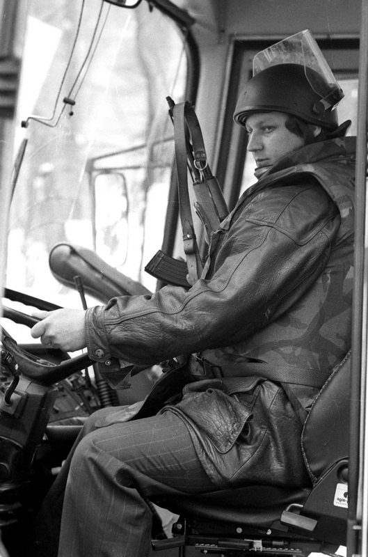 310391. ARHIVSKA FOTOGRAFIJA:
Plitvicka jezera – Akcija pripadnika za posebne namjene hrvatskog MUP-a na sam Uskrs 31.03.1991 kojom je ponovno uspostavljena policijska postaja na Plitvickim jezerima. Okrsaj je trajajo vise sati u kojoj je poginuo redarstv 310391. ARHIVSKA FOTOGRAFIJA:
Plitvicka jezera – Akcija pripadnika za posebne namjene hrvatskog MUP-a na sam Uskrs 31.03.1991 kojom je ponovno uspostavljena policijska postaja na Plitvickim jezerima. Okrsaj je trajajo vise sati u kojoj je poginuo redarstv