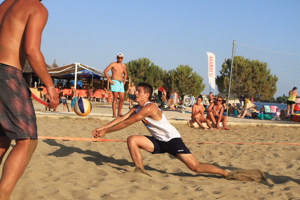 Na plaži Punta u Bibinjama održan 6. Memorijalni turnir u odbojci na pijesku za Tomislav Sikirića – Siku. Foto: Leo Banić Na plaži Punta u Bibinjama održan 6. Memorijalni turnir u odbojci na pijesku za Tomislav Sikirića – Siku. Foto: Leo Banić
